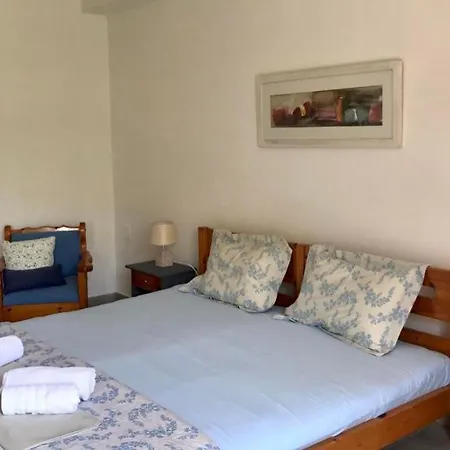Barbara's One Bedroom Apartment *