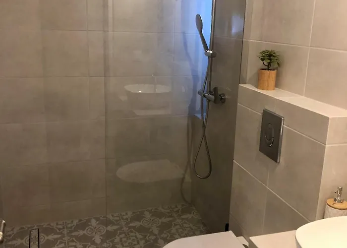 Barbara's One Bedroom Апартаменты *